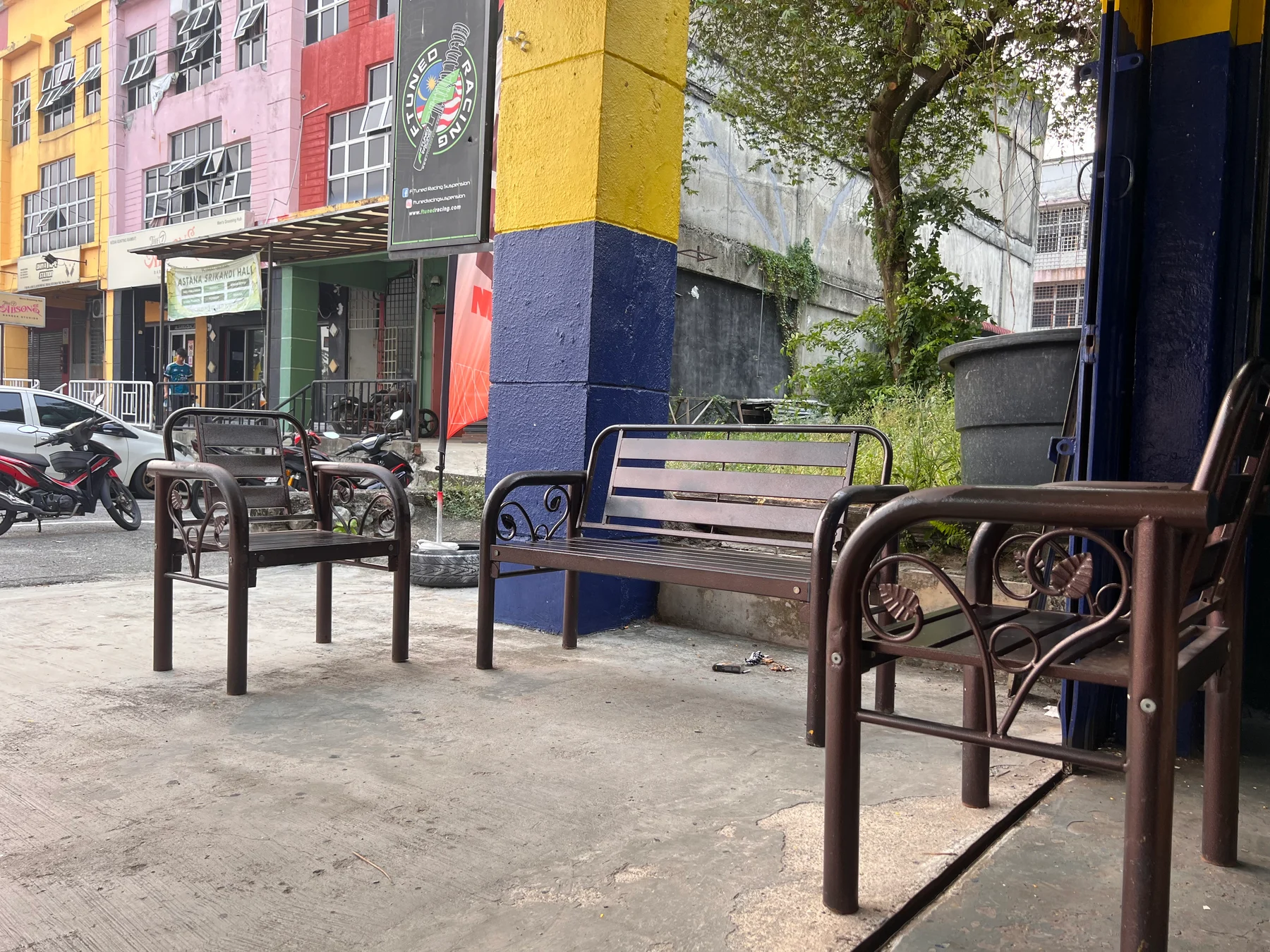 Covered customer waiting area at Ahmad Sportrim Garage