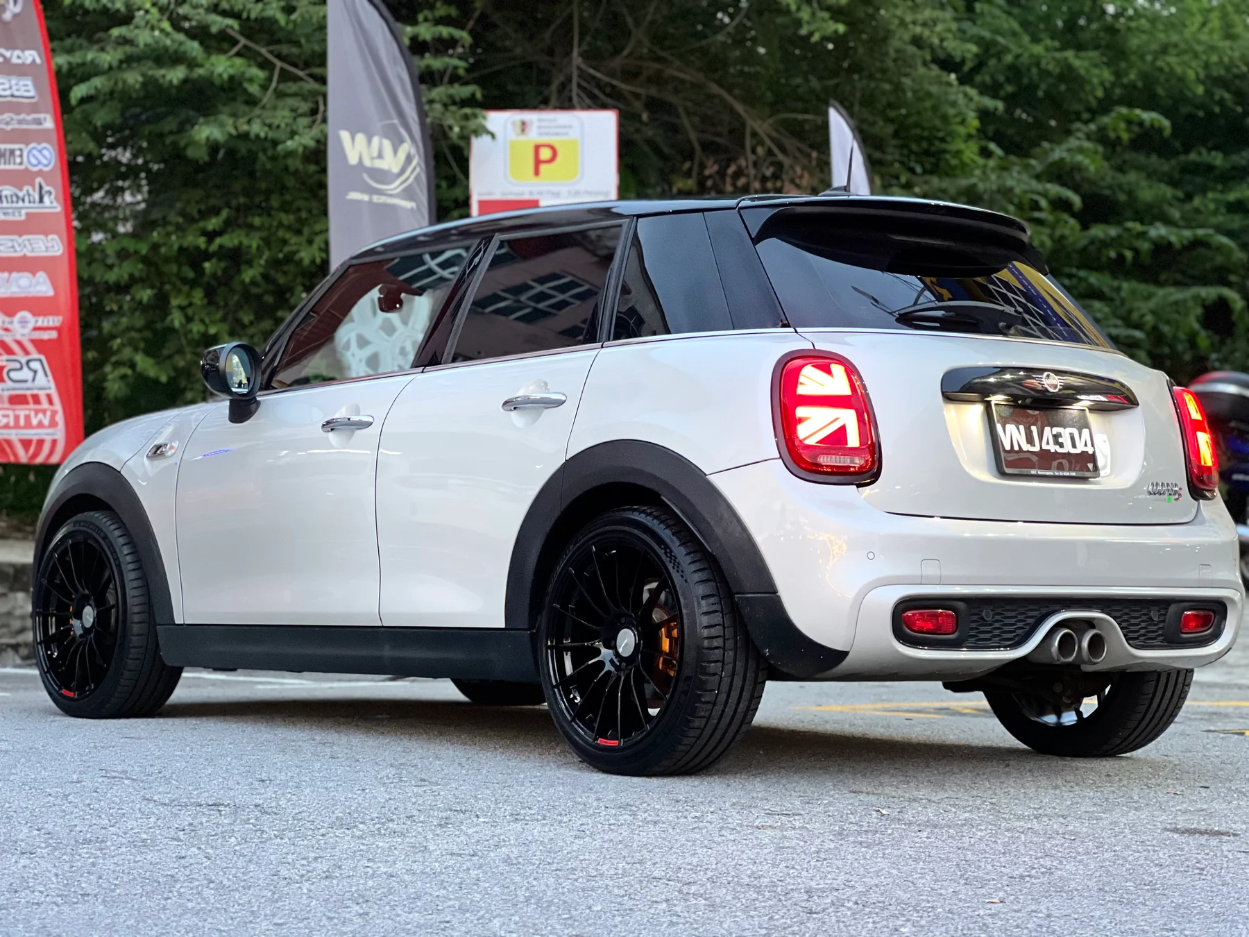 White MINI hatchback with black wheels and red accents