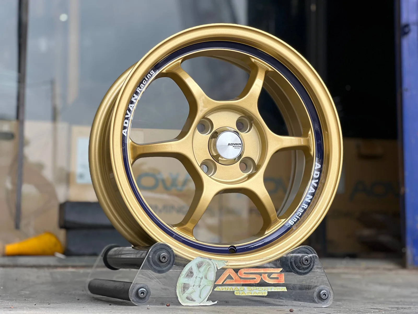 Gold five-spoke 15-inch sport rim displayed at Ahmad Sportrim Garage
