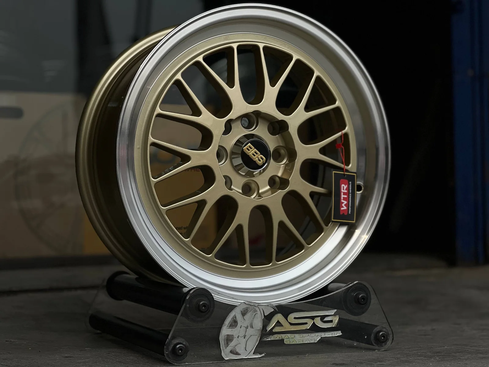Bronze mesh 16-inch sport rim displayed at Ahmad Sportrim Garage